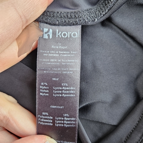 Koral Rivalry Crop leggings in geo and black 26 in inseam SEE MEASUREMENTS - Picture 8 of 9